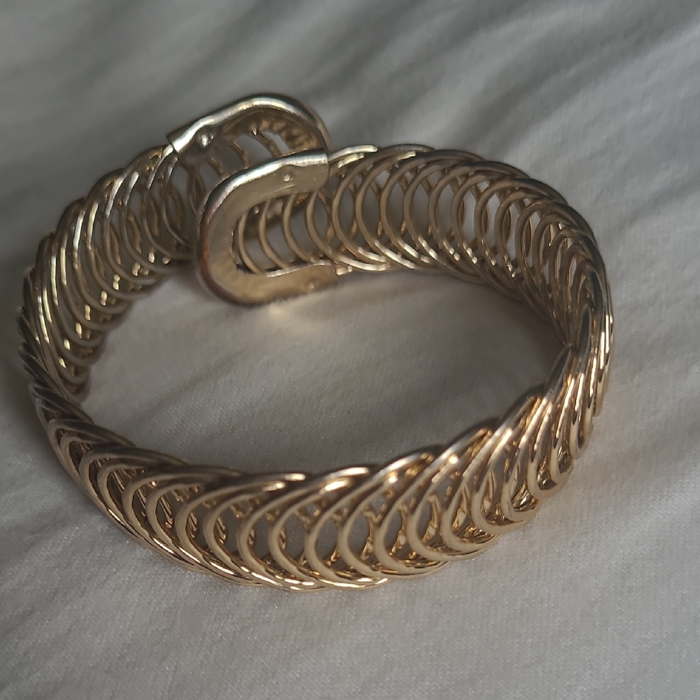 Elegant Gold Bracelet